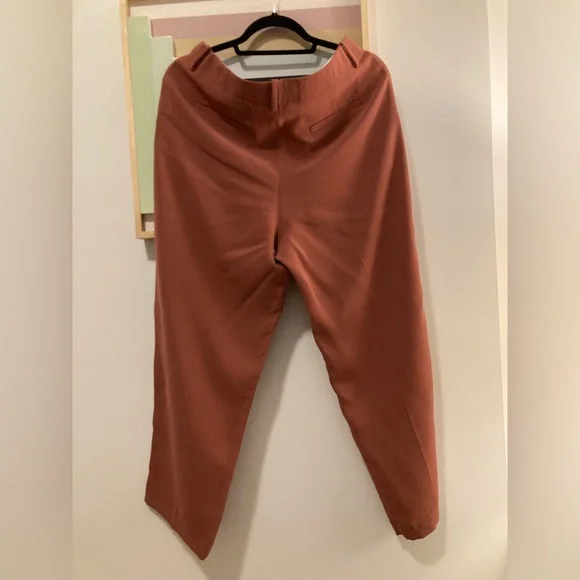 Theory Crepe pant in dusty rose - Picture 3 of 4